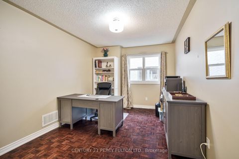 Photo 14 at 54 Cityview Circle, Holly, Barrie