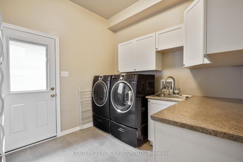 Photo 16 at 54 Cityview Circle, Holly, Barrie