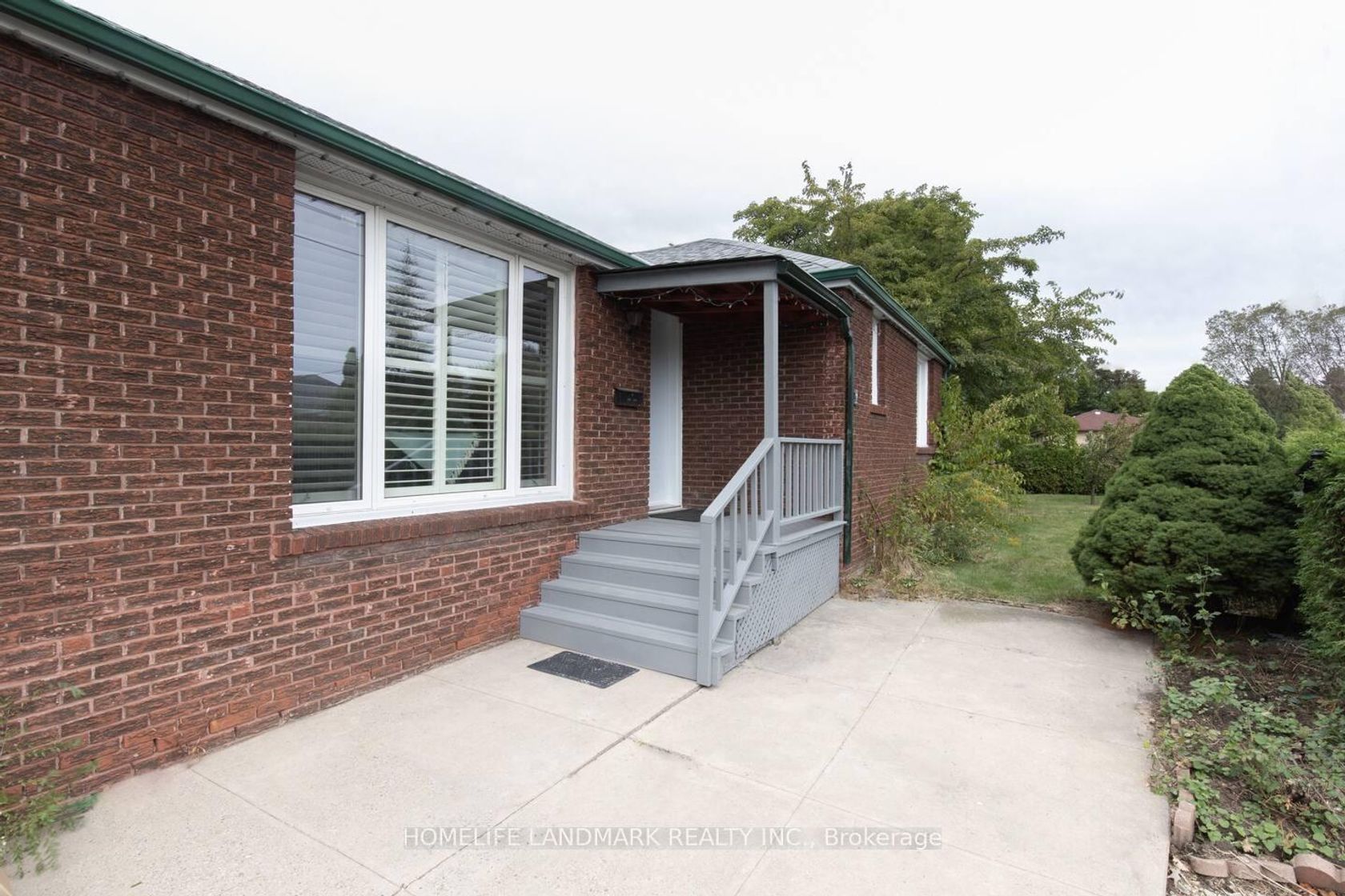 2 Collinson Boulevard, Clanton Park, Toronto 