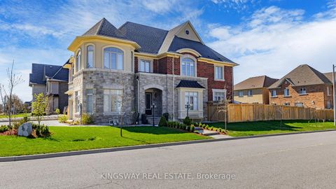 Photo 2 at 70 Bond Crescent, Oak Ridges, Richmond Hill
