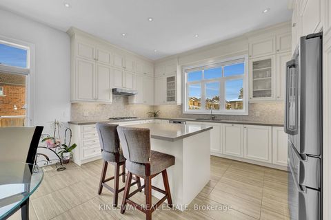 Photo 7 at 70 Bond Crescent, Oak Ridges, Richmond Hill