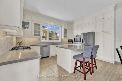 Photo 8 at 70 Bond Crescent, Oak Ridges, Richmond Hill