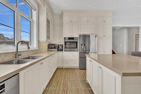 Photo 10 at 70 Bond Crescent, Oak Ridges, Richmond Hill