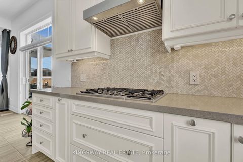 Photo 11 at 70 Bond Crescent, Oak Ridges, Richmond Hill