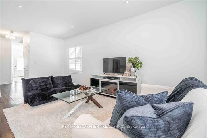 Photo 10 at 12 - 90 RAYMOND Road N, Meadowlands, Hamilton