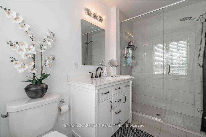 Photo 25 at 12 - 90 RAYMOND Road N, Meadowlands, Hamilton