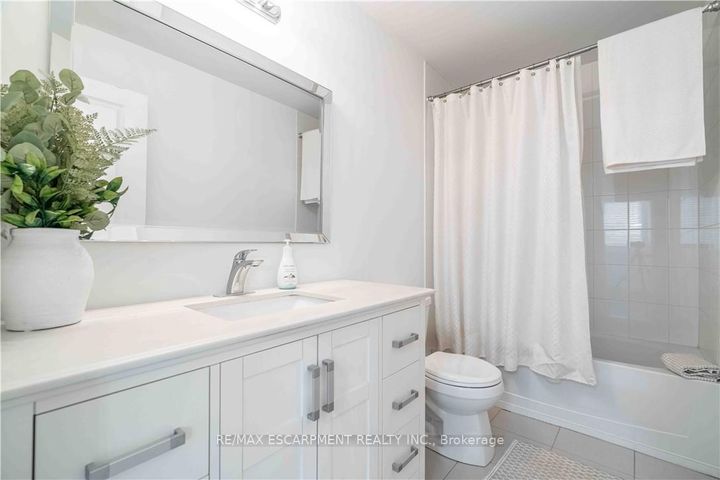 Photo 30 at 12 - 90 RAYMOND Road N, Meadowlands, Hamilton