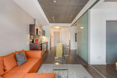 Photo 12 at 314 - 70 Distillery Lane, Waterfront Communities C8, Toronto