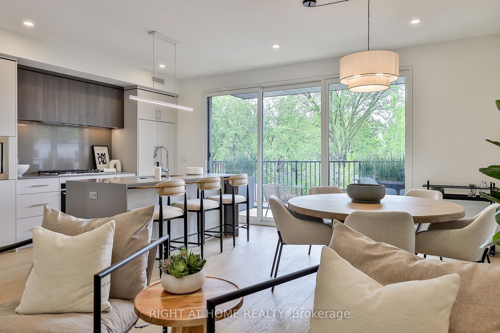 Centre - 2343 Gerrard Street E, Danforth, Toronto 