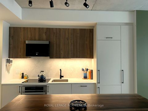 Photo 4 at 321 - 689 The Queensway, Queensway, Toronto