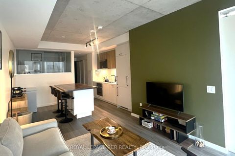 Photo 9 at 321 - 689 The Queensway, Queensway, Toronto