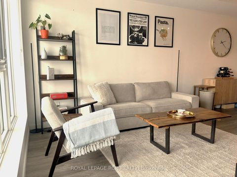 Photo 10 at 321 - 689 The Queensway, Queensway, Toronto