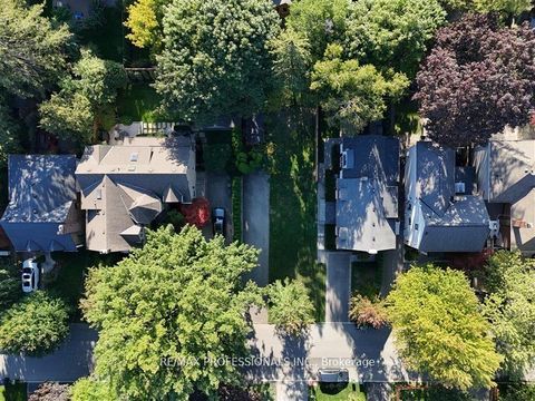 Photo 4 at 96 Dunedin Drive, Kingsway South, Toronto