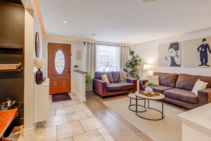 Photo 3 at 268 Britannia Avenue, Bradford, Bradford West Gwillimbury