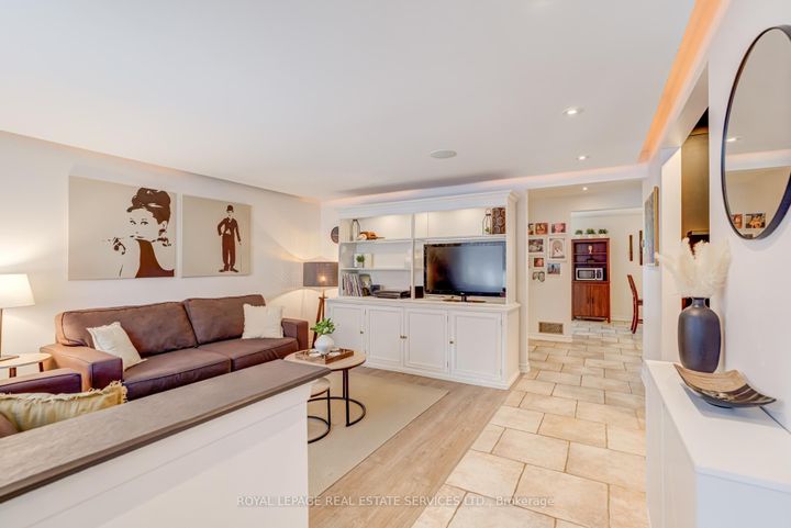 Photo 5 at 268 Britannia Avenue, Bradford, Bradford West Gwillimbury