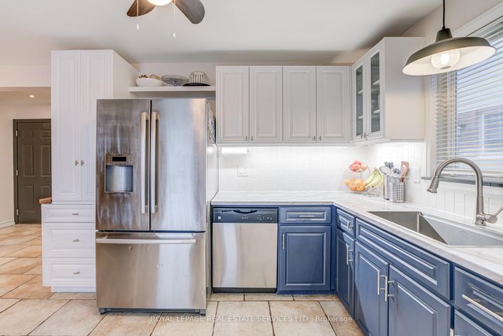 Photo 15 at 268 Britannia Avenue, Bradford, Bradford West Gwillimbury