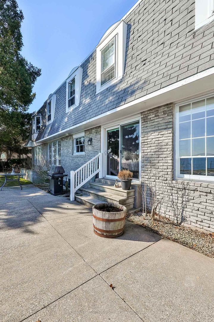 Photo 10 at 1460 Watersedge Road, Clarkson, Mississauga