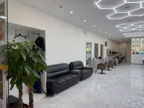 Photo 3 at 152 - 2900 Warden Avenue, L'Amoreaux, Toronto