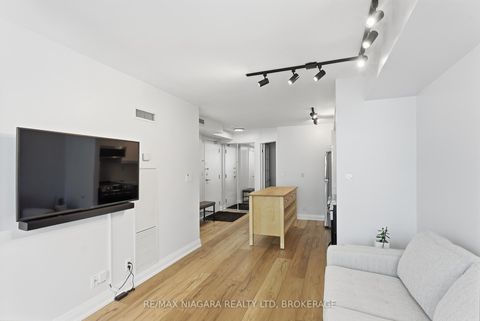 Photo 11 at 1601 - 600 Fleet Street, Niagara, Toronto