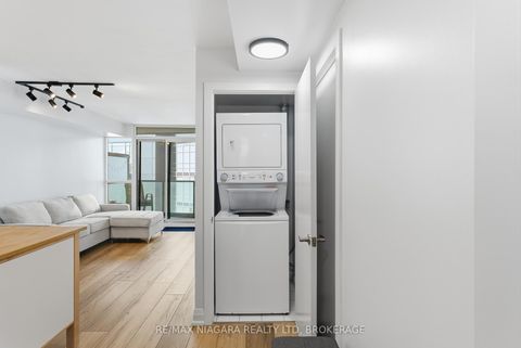 Photo 15 at 1601 - 600 Fleet Street, Niagara, Toronto