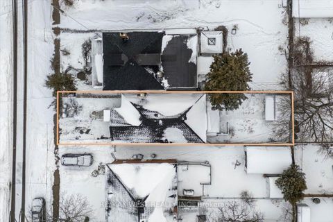 Photo 2 at 44 Seventeenth Street, New Toronto, Toronto