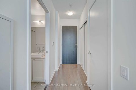 Photo 1 at 413 - 105 The Queensway Avenue, Swansea, Toronto