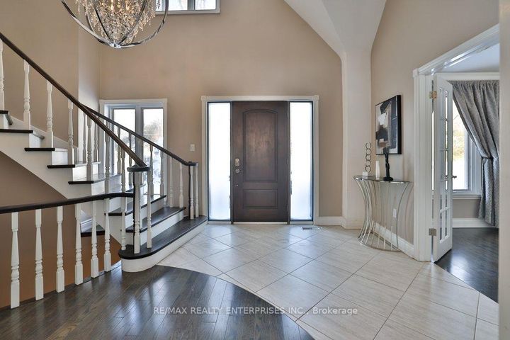 Photo 7 at 208 Mineola Road W, Mineola, Mississauga