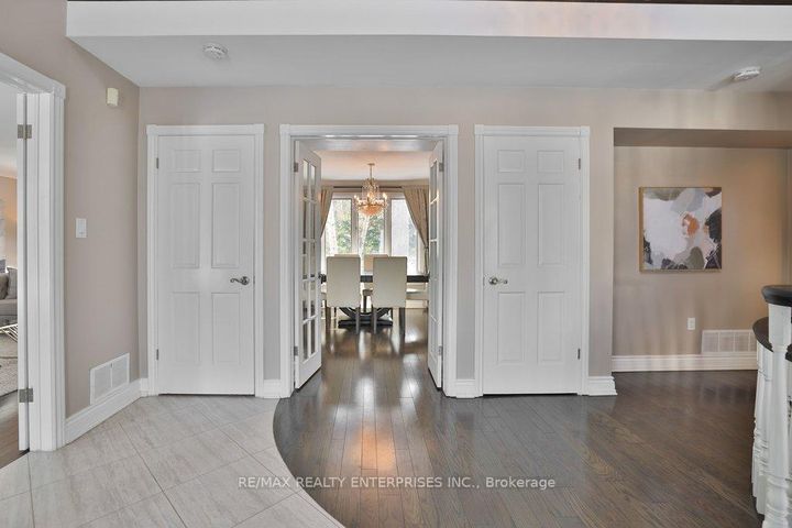 Photo 8 at 208 Mineola Road W, Mineola, Mississauga