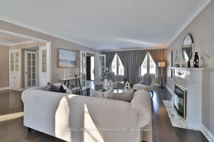 Photo 9 at 208 Mineola Road W, Mineola, Mississauga