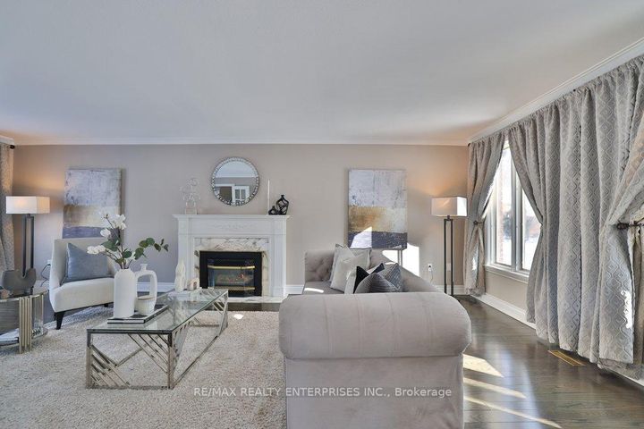 Photo 11 at 208 Mineola Road W, Mineola, Mississauga