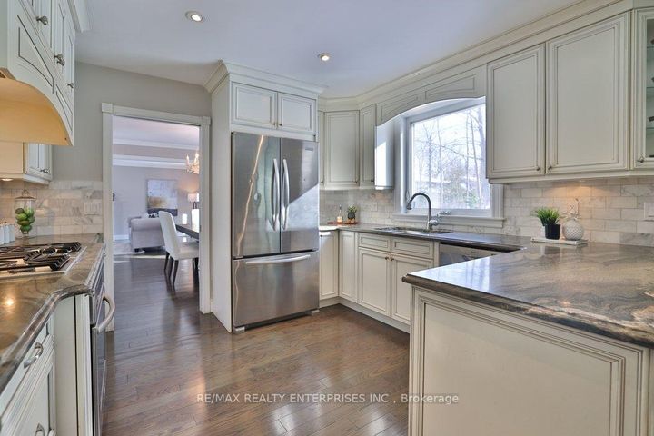 Photo 15 at 208 Mineola Road W, Mineola, Mississauga