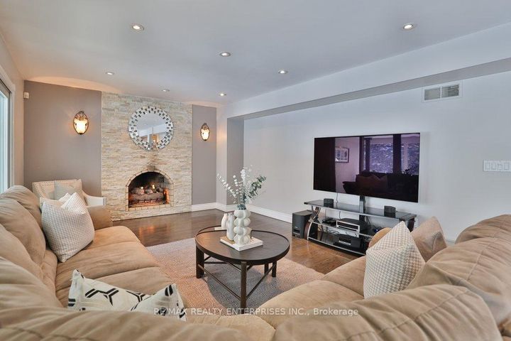 Photo 18 at 208 Mineola Road W, Mineola, Mississauga