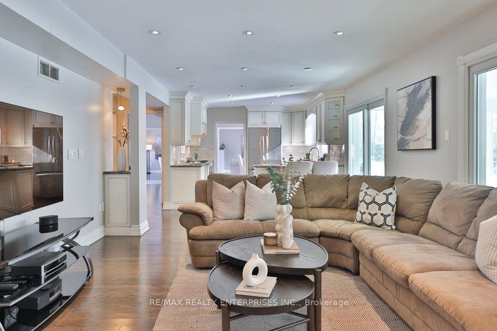 Photo 19 at 208 Mineola Road W, Mineola, Mississauga