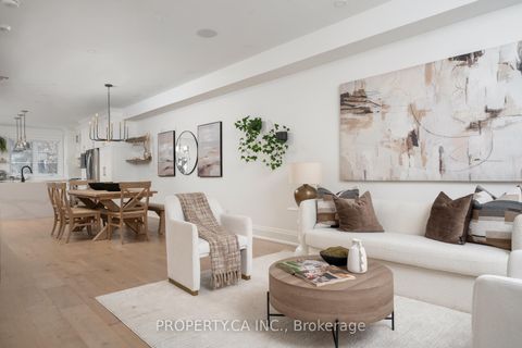 Photo 2 at 15 Marilyn Crescent, Parkview, Toronto