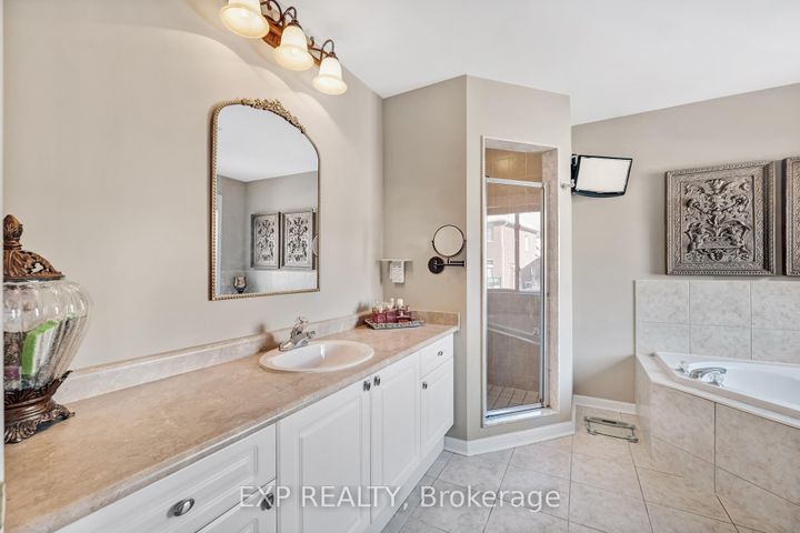 Photo 21 at 166 Worthington Avenue, Oak Ridges Lake Wilcox, Richmond Hill