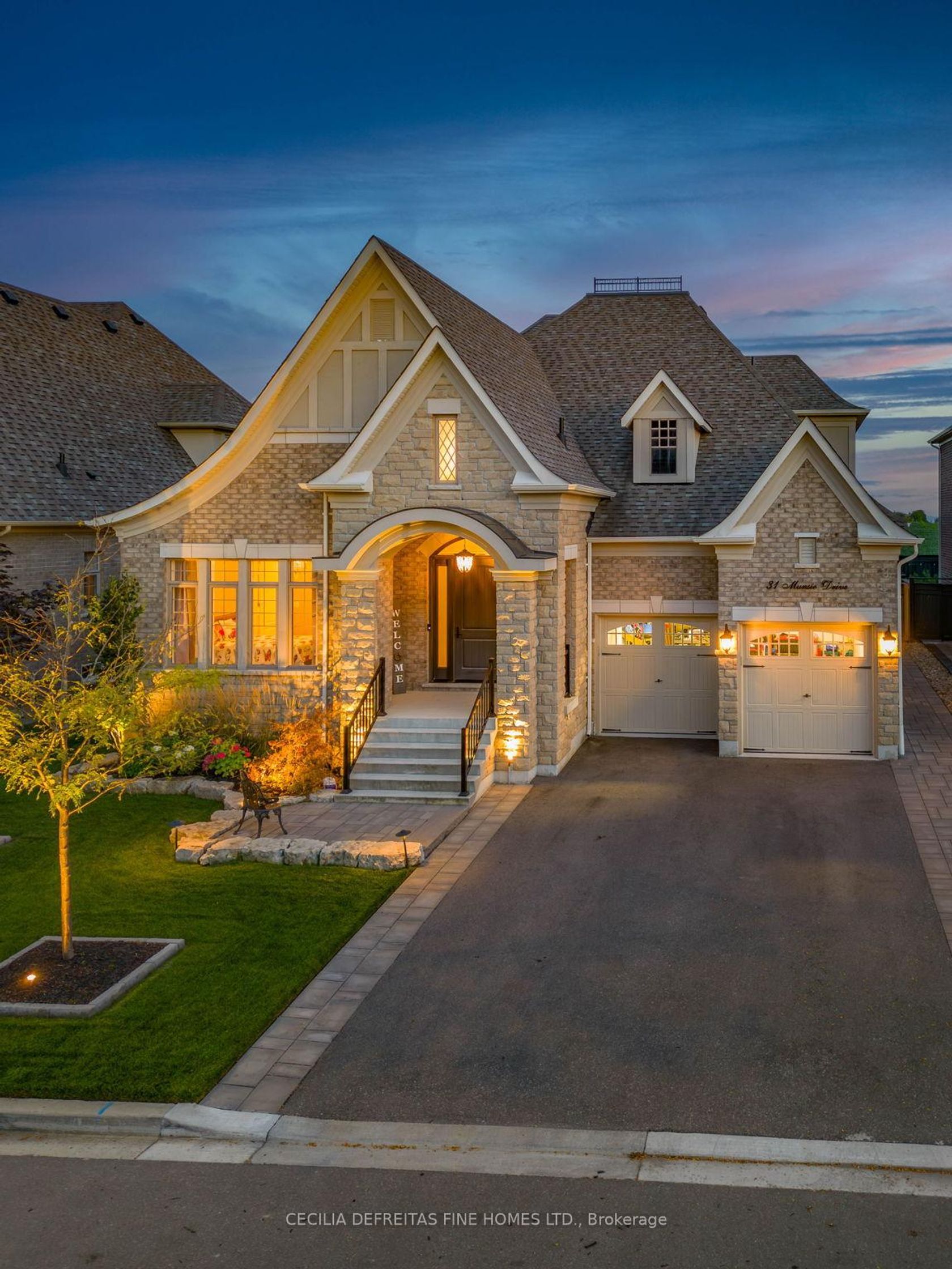 31 Munsie Drive, Nobleton, King by Loree Meneguzzi Real Estate 31 Munsie Drive, Nobleton, King