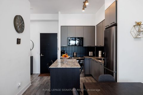 Photo 1 at 332 - 9471 Yonge Street, Observatory, Richmond Hill