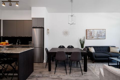 Photo 3 at 332 - 9471 Yonge Street, Observatory, Richmond Hill