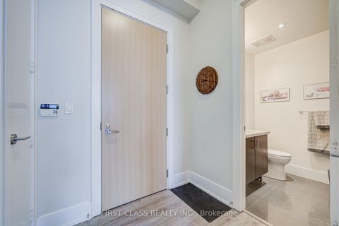 Photo 4 at 402 - 39 Queens Quay E, Waterfront Communities C1, Toronto