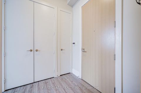 Photo 5 at 402 - 39 Queens Quay E, Waterfront Communities C1, Toronto