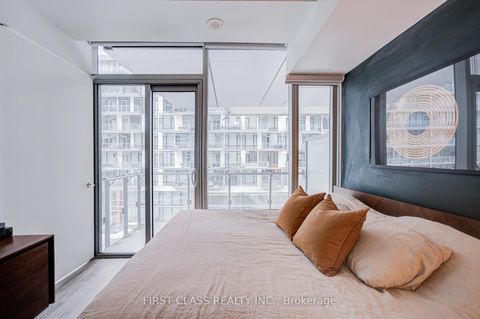 Photo 8 at 402 - 39 Queens Quay E, Waterfront Communities C1, Toronto