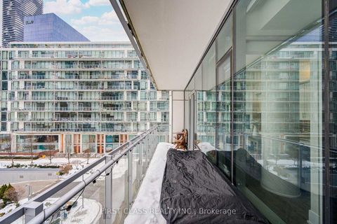 Photo 9 at 402 - 39 Queens Quay E, Waterfront Communities C1, Toronto