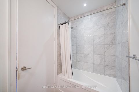 Photo 11 at 402 - 39 Queens Quay E, Waterfront Communities C1, Toronto