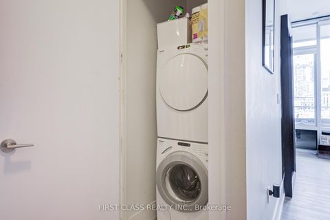 Photo 16 at 402 - 39 Queens Quay E, Waterfront Communities C1, Toronto