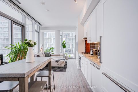 Photo 22 at 402 - 39 Queens Quay E, Waterfront Communities C1, Toronto