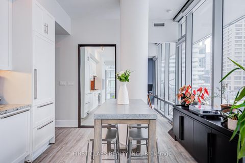 Photo 23 at 402 - 39 Queens Quay E, Waterfront Communities C1, Toronto