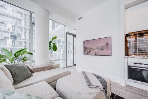 Photo 30 at 402 - 39 Queens Quay E, Waterfront Communities C1, Toronto