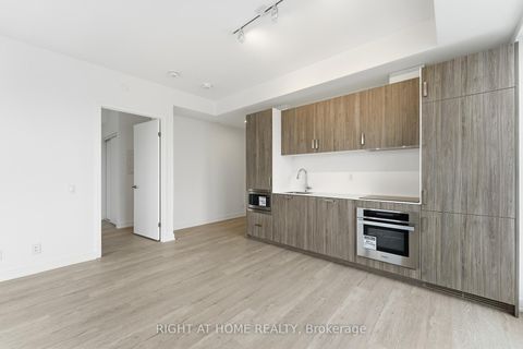 Photo 16 at 4711 - 88 Queen Street E, Yonge Corridor, Toronto