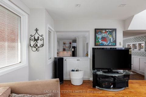 Photo 24 at 35 Grenview Boulevard N, Kingsway South, Toronto