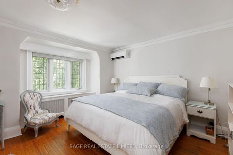 Photo 32 at 35 Grenview Boulevard N, Kingsway South, Toronto